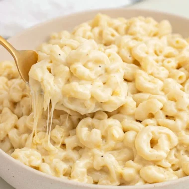 Creamy Greek yogurt mac and cheese dish served in a bowl.