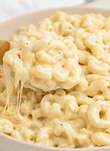 Creamy Greek yogurt mac and cheese dish served in a bowl.