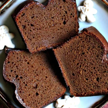 Delicious Christmas gingerbread loaf, moist and perfect for holiday celebrations