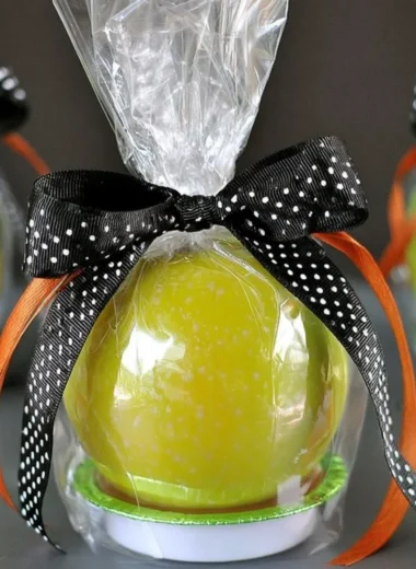 Tasty apple and caramel fall treats for sharing with coworkers and teachers